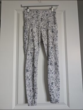 Athleta XS Salutation Stash Pocket Salutation Tight Powervita Sandstone